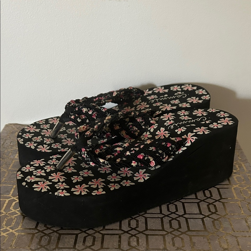 Cammie Y2K Floral Platform Thong Sandals Women's size 6.5